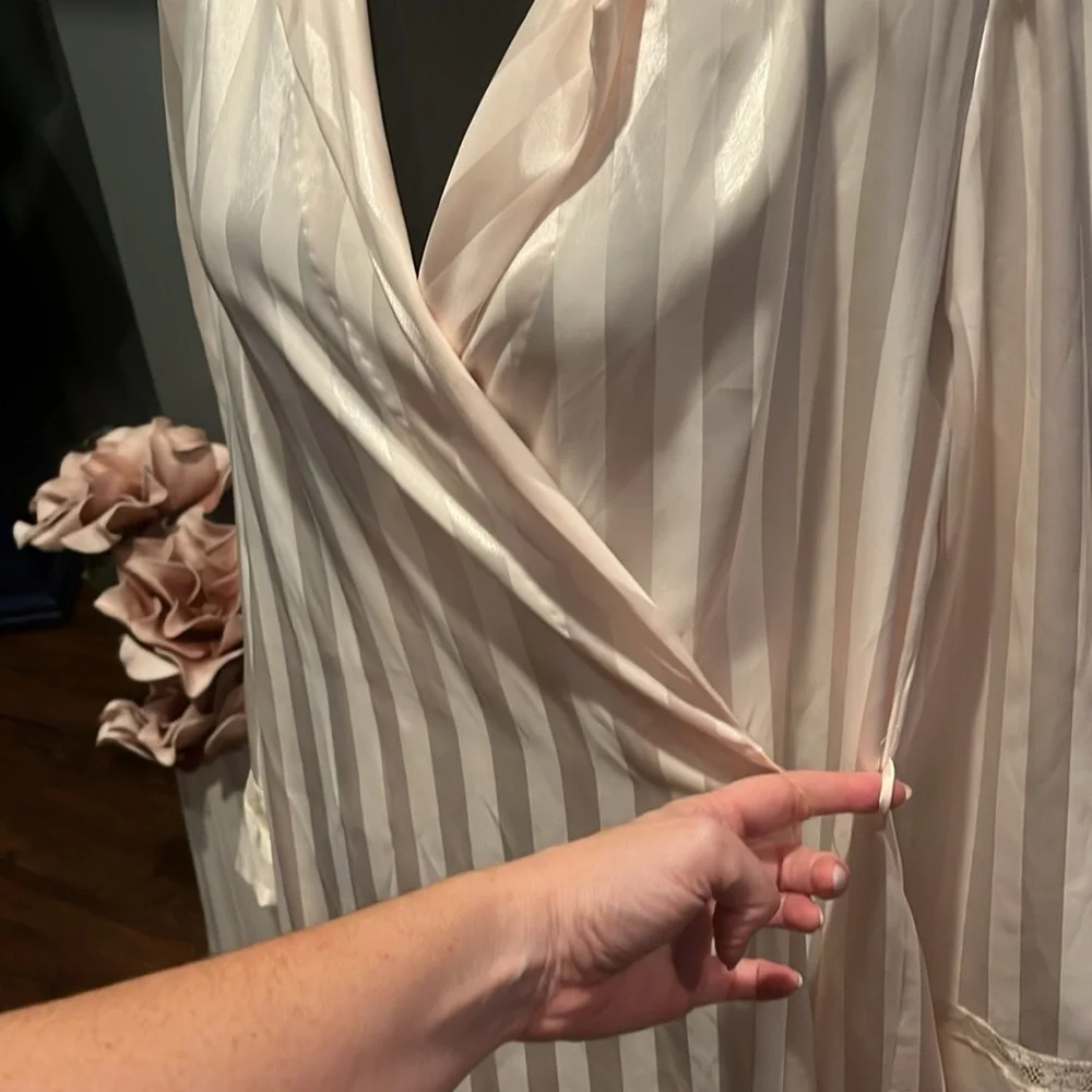 Christian Dior House Robe - Picture 5 of 12